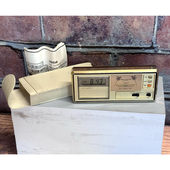 Vtg Tourist Mini Desk Travel Alarm LCD‎ Quartz Sentek Clock Hyatt Regency Maui - Picture 1 of 10